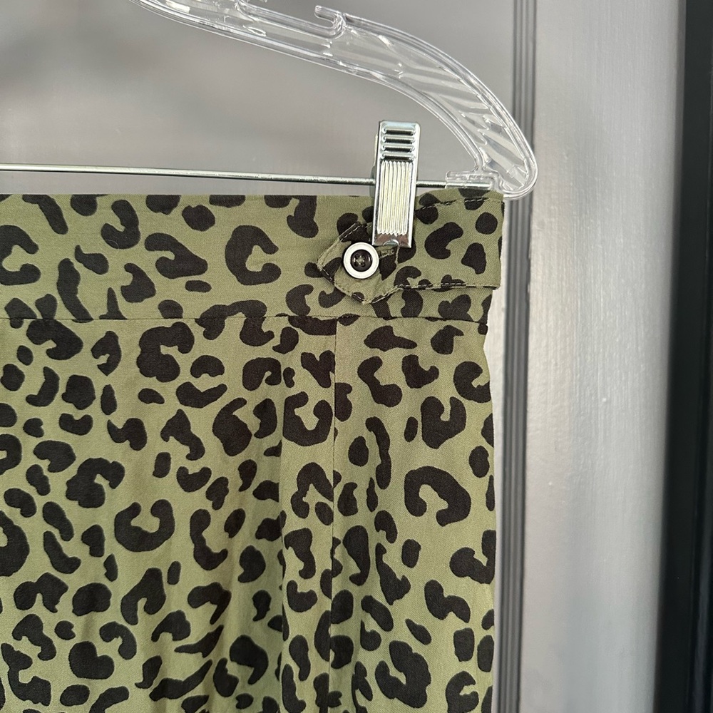 ASOS Floaty Midi Skirt with Button Waist Detail in Leopard Print - Size 8 - Picture 8 of 10